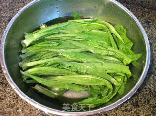Lettuce with Tahini Sauce recipe