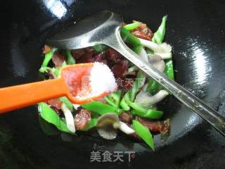 Stir-fried Sausage with Hot Pepper and Mushroom recipe