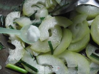 Fried Garlic Sprouts with Zucchini recipe