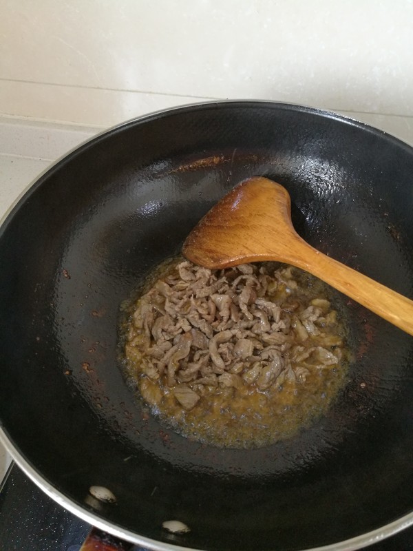 Stir-fried Pasta with Beef Tenderloin with Black Pepper recipe