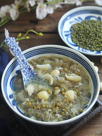 Mung Bean, Lotus Seed and Tremella Soup for Clearing Heat and Detoxification recipe