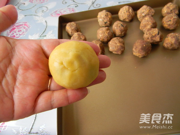 Cantonese-style Red Bean Paste and Minced Meat Mooncakes recipe