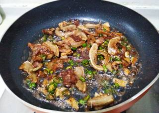 Stir-fried Soaked Cowpea with Oil Residue recipe