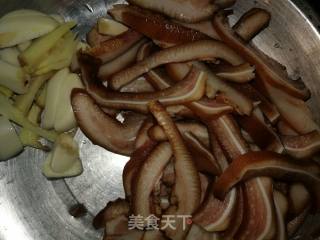 Fried Pork Ears with Onions recipe