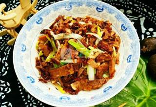 Stir-fried Braised Beef with Green Onions recipe