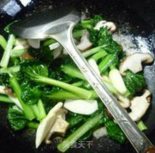 Stir-fried Pagoda with Zizania and Shiitake Mushroom recipe