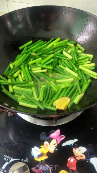 Stir-fried Rice Eel with Garlic Moss recipe