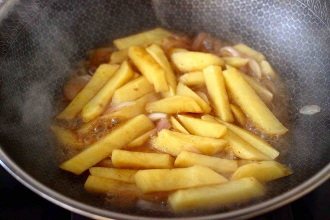 Spicy Stir-fried Ham and Potato Chips recipe