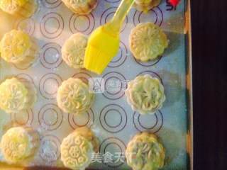 Mooncake with Lotus Seed Paste and Egg Yolk recipe