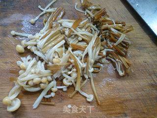 Golden Needle Mushroom Mixed with Dried Cabbage Core recipe