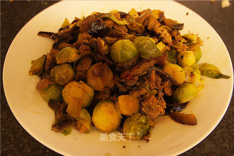 Stir-fried Lamb with Black Pepper, Green Onion and Kale