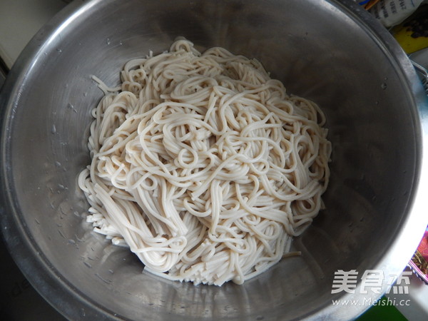 Sauce-flavored Pork Noodles recipe