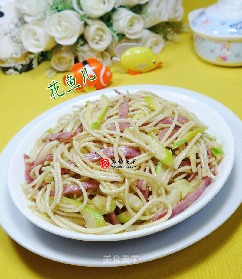 Fried Noodles with Ham and Bamboo Shoots recipe