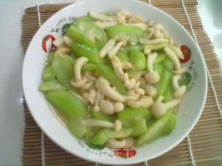 Stir-fried Loofah and White Jade Mushroom recipe