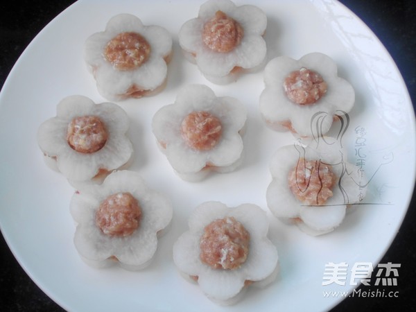 Steamed Prawn Balls with Radish recipe