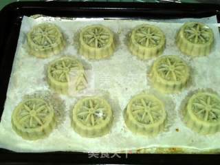 Cantonese-style Dried Fruit Five-nut Moon Cake recipe