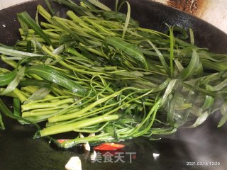 Spicy Stir-fried Water Spinach recipe