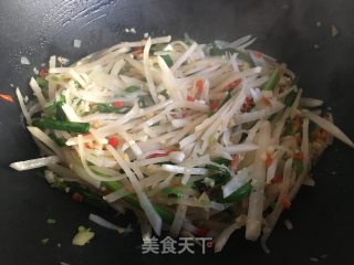 Stir-fried Beef with Shredded White Radish recipe