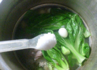 Green Vegetable Quail Egg Meat Bone Soup recipe