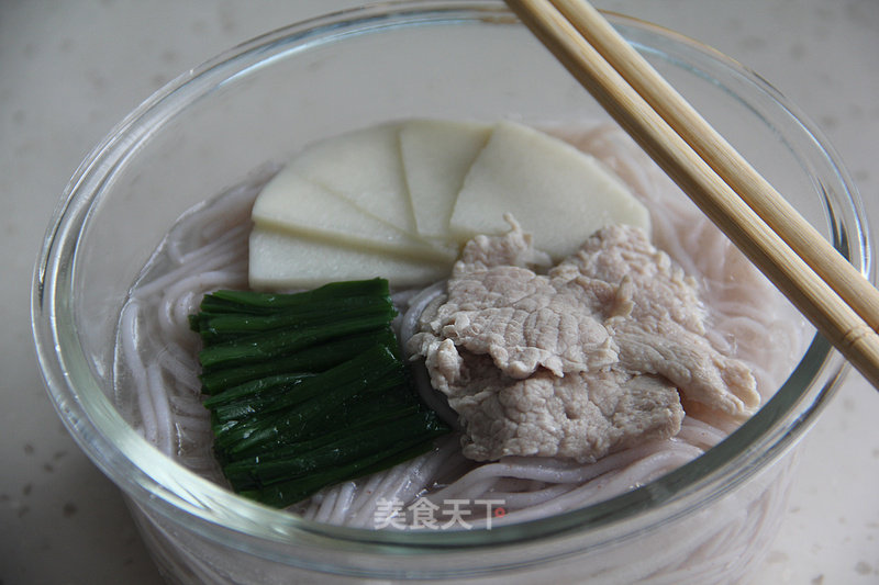 Rice Noodles with Pork and Bamboo Shoots