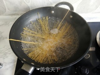 Pasta with Garlic and Black Pepper recipe