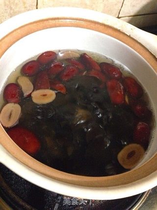 Black Fungus and Red Date Tea recipe