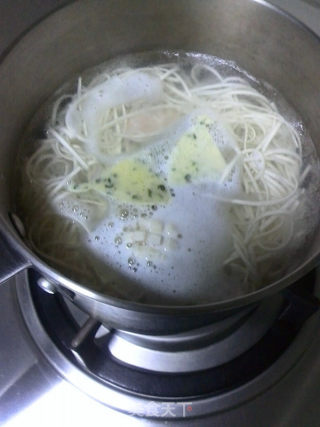 Japanese Style Bone Noodle Soup recipe