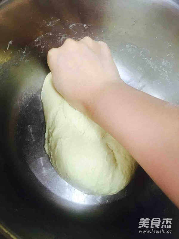 Knead Out The Glove Film (bread) by Hand Kneading Dough Quickly-without Falling recipe