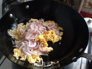 Scrambled Eggs with Onions recipe