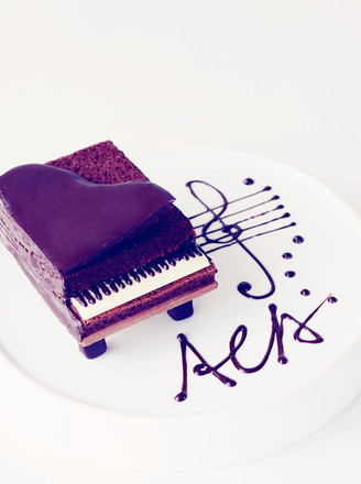Chocolate Piano Cake
