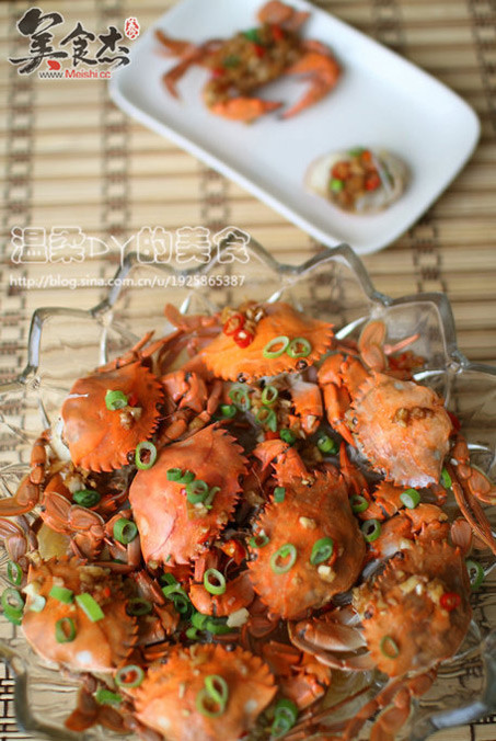 Steamed Crab with Golden and Silver Garlic Vermicelli recipe