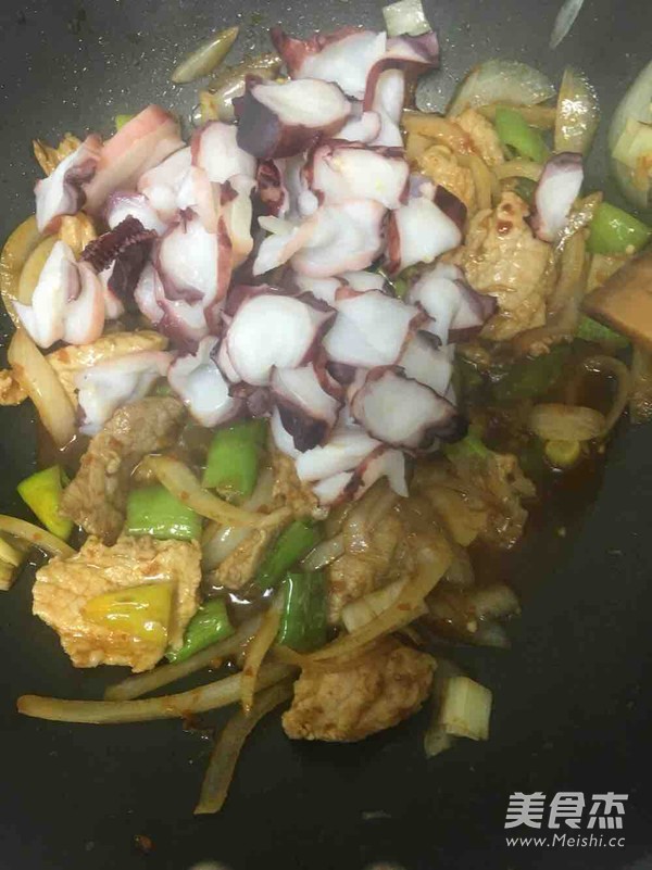 Spicy Stir-fried Octopus Foot Pork Belly recipe