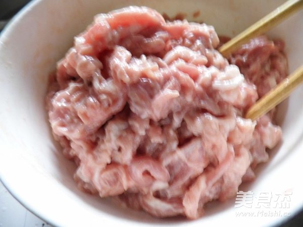 Pickled Pepper Fungus Shredded Pork recipe