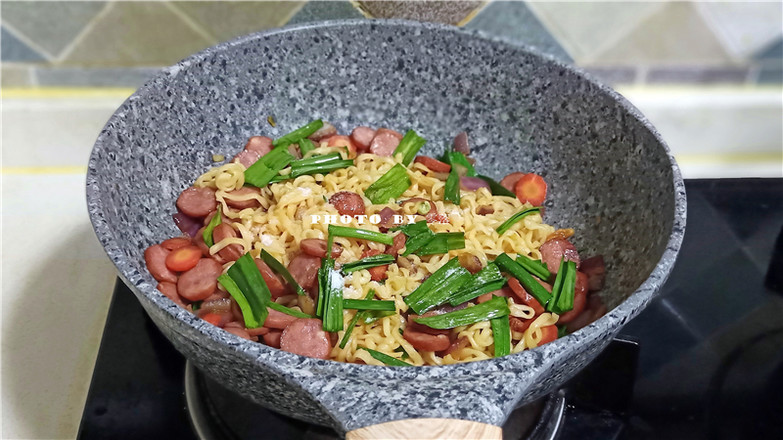 Bawang Supermarket丨fried Noodles with Beef Sausage recipe