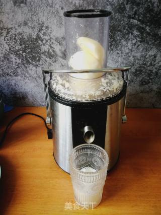 Freshly Squeezed Dangshan Pear Juice recipe