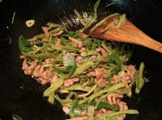 Stir-fried Shredded Pork with Water Spinach recipe