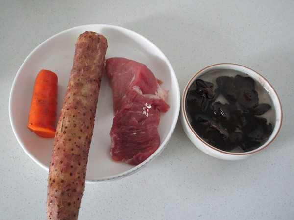 Fried Pork with Yam and Black Fungus recipe