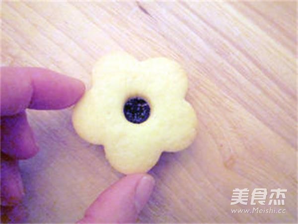 Blueberry Sauce Flower Sandwich Biscuits recipe