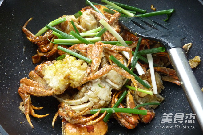 Stir-fried Crab with June Dried Yellow Radish recipe