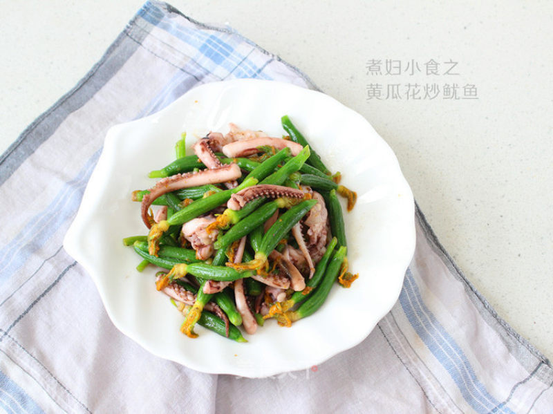 Fried Squid with Cucumber Flower recipe