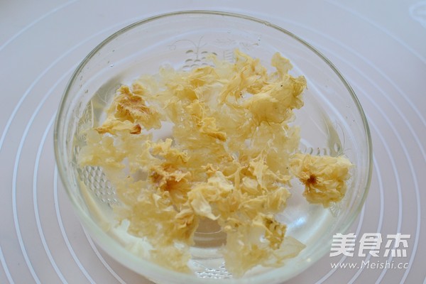 Purple Sweet Potato Barley and White Fungus Soup recipe