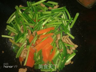 Shredded Pork with Garlic Moss recipe