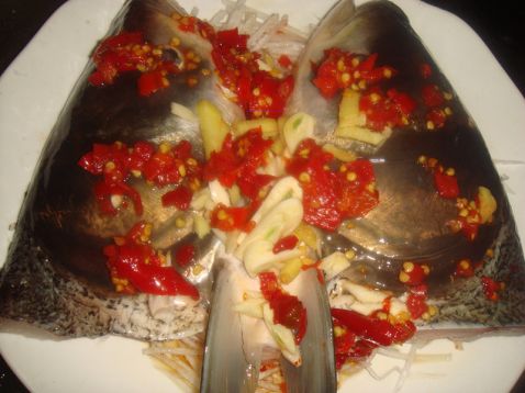 Steamed Chopped Pepper Fish Head with Shredded Radish recipe