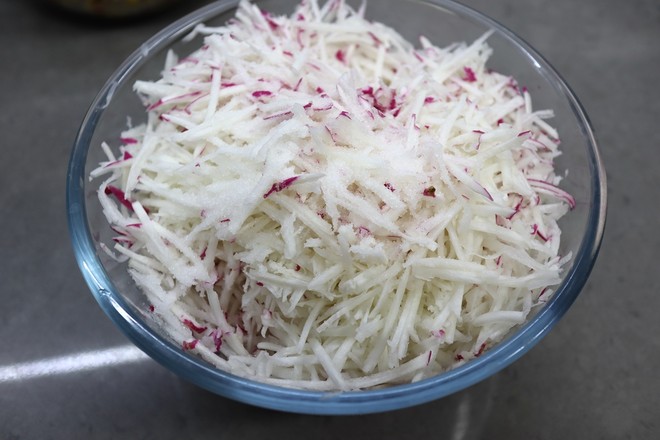 Big Baozi with Shredded Pork and Carrot recipe