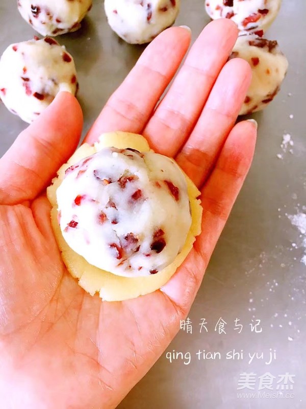 A Combination of Chinese and Western Cranberry and Lotus Paste Mooncakes! recipe