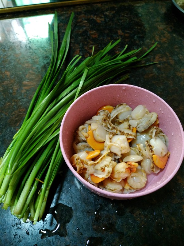 Simple and Delicious~~ Stir-fried Scallop Meat with Leeks recipe