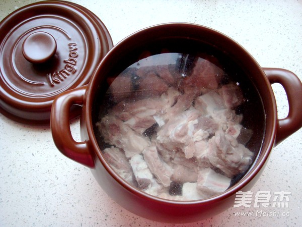 Stewed Pork Ribs with Mushroom Soup recipe