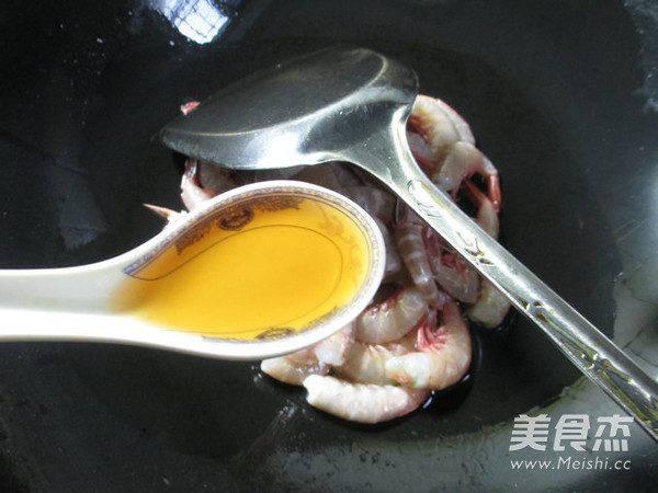 Fried Sea Prawns with White Jade Mushroom recipe