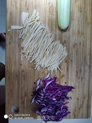 Purple Cabbage Mixed with Cucumber Tofu Skin recipe