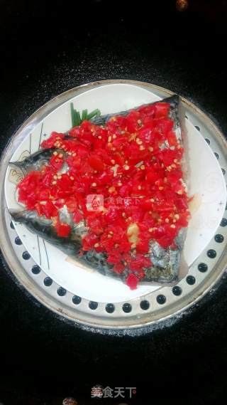 Chopped Pepper Fish Head with Leaves recipe